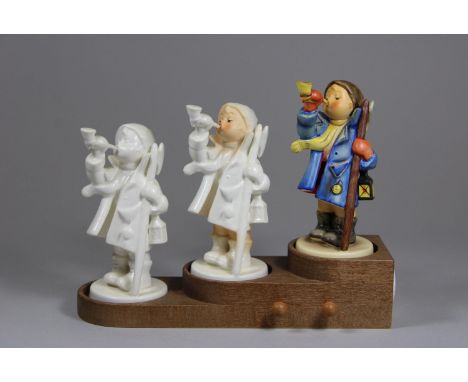 Drei Porzellanfiguren M.I.Hummel Club, Hört Ihr Leuter, Nachtwächter, Hear Ye Hear Ye, Goebel, Arbeitsmuster Series Hum 15/0,