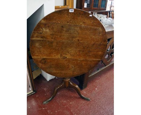 Early oak tip-top pedestal table