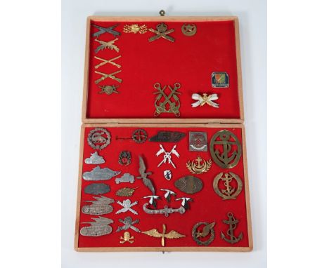Various French insignia 2nd warSizes: DiversWeight (K): 0,75kgCondition: At first glance: patina, normal wear