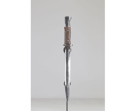 German bayonet 1st warSizes: L. totale= 385mm L Lame= 250mm l lame= 25mmWeight (K): 0,39kgCondition: At first glance: patina,