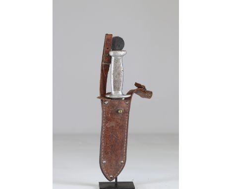 French knife 2nd war Genese PetinisteSizes: L. totale= 350mm L Lame= 140mm l lame= 13mmWeight (K): 0,24kgCondition: At first 