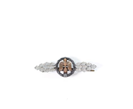 German WWII badgeSizes: H =10mm L =30mmWeight (K): 0,02kgCondition: At first glance: patina, normal wear