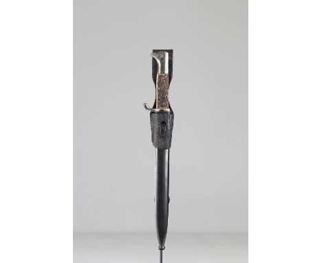 German WWII bayonetSizes: L. totale= 400mm L Lame= 250mm l lame= 25mmWeight (K): 0,49kgCondition: At first glance: patina, no