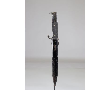 German WWII bayonet with beautiful engravingSizes: L. totale= 350mm L Lame= 190mm l lame= 23mmWeight (K): 0,42kgCondition: At