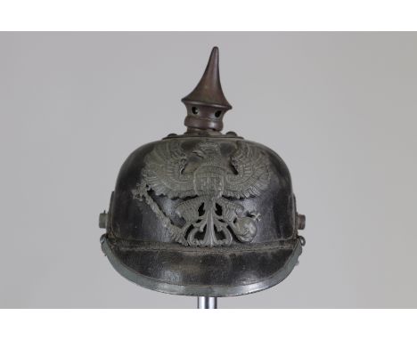 German helmet model 15 1st warSizes: L. totale= 245mm H = 235mmWeight (K): 0,15kgCondition: At first glance: patina, normal w