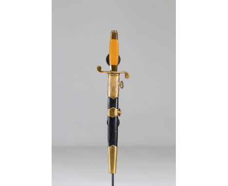 Dagger East Germany 20thSizes: L. totale= 340mm L Lame= 210mm l lame= 17mmWeight (K): 0,29kgCondition: At first glance: patin