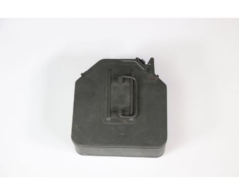 Ammunition magazine box for German WWII machine gunSizes: H= 200mm L= 200mmWeight (K): 1,46kgCondition: At first glance: pati