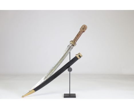 Russian saber 14-18 and regimentedSizes: L. totale= 590mm L Lame= 435mm l lame= 35mmWeight (K): 0,66kgCondition: At first gla