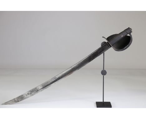 Marine cutlass, French, 1820-1830Sizes: L. totale= 810mm L Lame= 675mm l lame= 35mmWeight (K): 1kgCondition: At first glance: