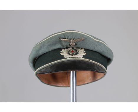 German WWII infantry capSizes: L. totale= 220mm H = 120mmWeight (K): 0,16kgCondition: At first glance: patina, normal wear