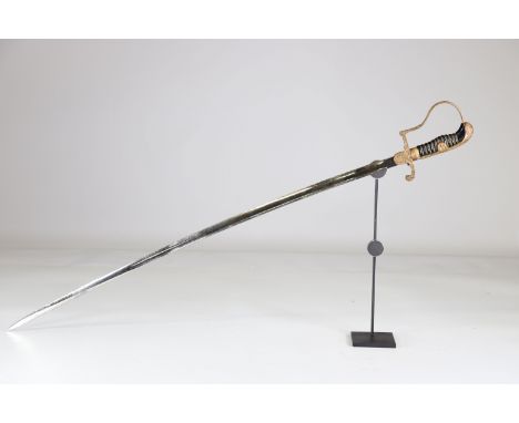 German officer saber WWIISizes: L. totale= 980mm L Lame= 840mm l lame= 20mmWeight (K): 0,6kgCondition: At first glance: patin