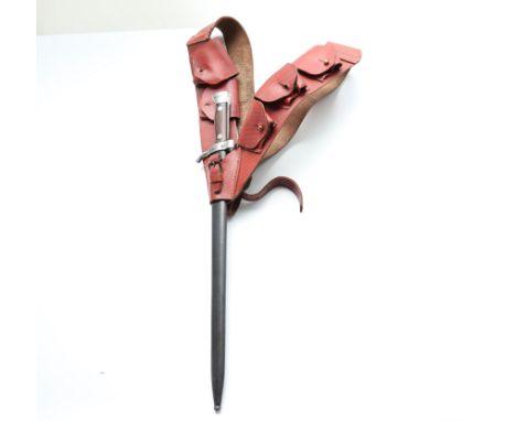 Cartridge pouch with French bayonet without son 2nd warSizes: DiversWeight (K): 0,83kgCondition: At first glance: patina, nor