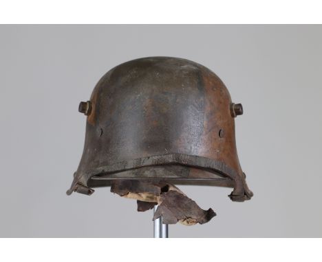 Helmet Germany ww1 camouflage type TurtleSizes: L. totale= 300mm H = 170mmWeight (K): 1,26kgCondition: At first glance: patin