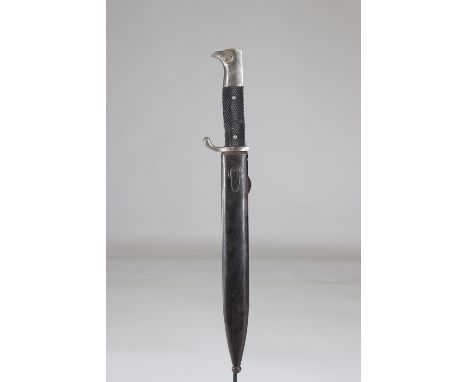 German WWII bayonet with beautiful engraving on the bladeSizes: L. totale= 400mm L Lame= 245mm l lame= 24mmWeight (K): 0,48kg