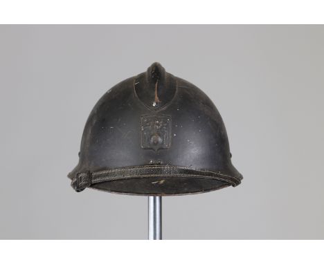 French helmet 2nd war passive defenseSizes: L. totale= 350mm H = 170mmWeight (K): 0,92kgCondition: At first glance: patina, n