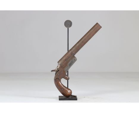 German WWI pistol-signalmanSizes: L. totale= 340 mm H = 170mmWeight (K): 1,1kgCondition: At first glance: patina, normal wear