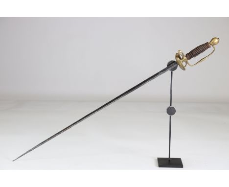 18th century French swordSizes: L. totale= 800mm L Lame= 650mm l lame= 15mmWeight (K): 0,35kgCondition: worn 