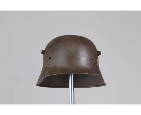 MOD 1918 helmet panSizes: L. totale= 300mm H = 165mmWeight (K): 1,06kgCondition: At first glance: patina, normal wear