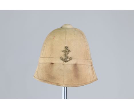 French colonial helmet WWIISizes: L. totale= 310mm H = 230mmWeight (K): 0,33kgCondition: At first glance: patina, normal wear