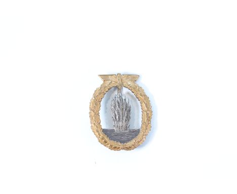 German WWII badgeSizes: H =55mm L =45mmWeight (K): 0,03kgCondition: At first glance: patina, normal wear