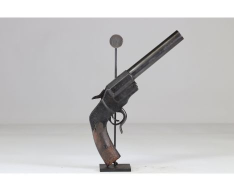 German WWI pistol-signalmanSizes: L. totale= 370 mm H = 200mmWeight (K): 1,52kgCondition: At first glance: patina, normal wea