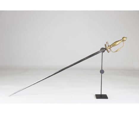 18th century French officer swordSizes: L. totale= 920mm L Lame= 760mm l lame= 18mmWeight (K): 0,5kgCondition: At first glanc