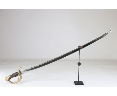 French cavalry saber 1820-1830 punched bladeSizes: L. totale= 1075mm L Lame= 925mm l lame= 29mmWeight (K): 1,23kgCondition: l