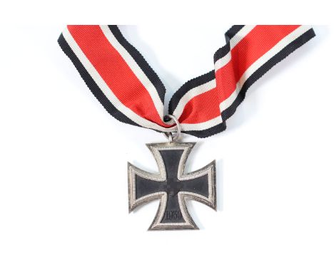 German WWII Iron CrossSizes: H =40mm L =40mmWeight (K): 0,03kgCondition: At first glance: patina, normal wear
