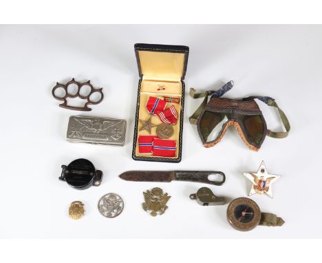 Lots of American WWII accessoriesSizes: DiversWeight (K): 0,93kgCondition: At first glance: patina, normal wear