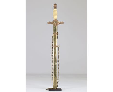 Parade dagger Spain early 20th centurySizes: L. totale= 540mm L Lame= 365mm l lame= 20mmWeight (K): 0,72kgCondition: At first