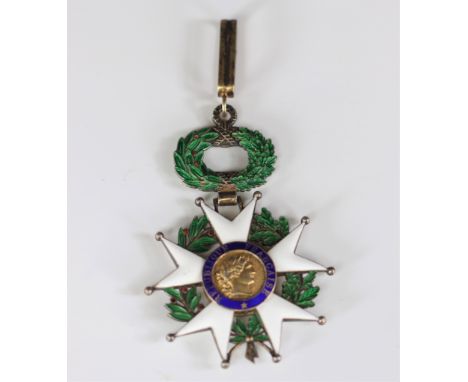 Order of the Legion of HonorSizes: H = 110mm L =57mmWeight (K): 0,05kgCondition: At first glance: patina, normal wear