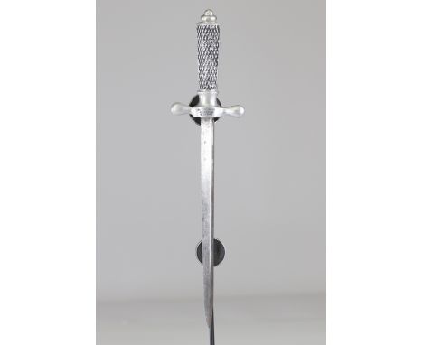 Small French dagger St. Etienne year 20Sizes: L. totale= 335mm L Lame= 220mm l lame= 15mmWeight (K): 0,16kgCondition: At firs