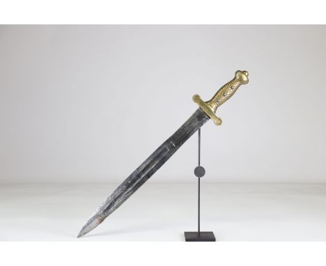 French Empire swordSizes: L. totale= 650mm L Lame= 490mm l lame= 45mmWeight (K): 1,16kgCondition: At first glance: patina, no