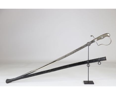 German WWI saber with regimental engraved bladeSizes: L. totale= 980mm L Lame= 850mm l lame= 22mmWeight (K): 0,99kgCondition: