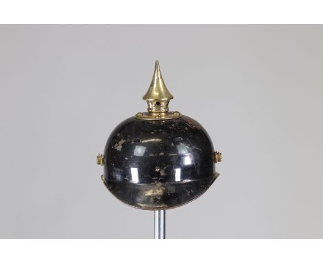 German infantry helmet 14-18Sizes: L. totale= 250 mm H = 230mmWeight (K): 0,37kgCondition: At first glance: patina, normal we