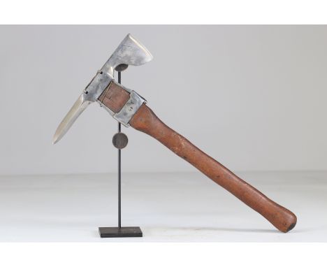 German ax 14-18Sizes: L. totale= 480mm L Lame= 260mm l lame= 68mmWeight (K): 1kgCondition: At first glance: patina, normal we