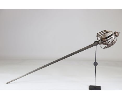 French sword 1720-1730,Sizes: L. totale= 940mm L Lame= 770mm l lame= 22mmWeight (K): 0,52kgCondition: At first glance: patina