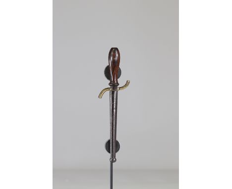 Small dagger early 19th?Sizes: L. totale= 235mm L Lame= 130mm l lame= 15mmWeight (K): 0,13kgCondition: At first glance: patin