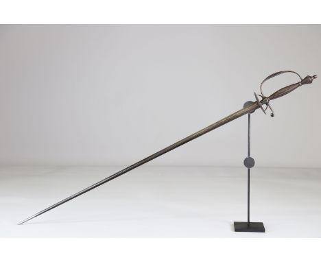 French sword 1770, inscription on bladeSizes: L. totale= 920mm L Lame= 750mm l lame= 20mmWeight (K): 0,35kgCondition: At firs