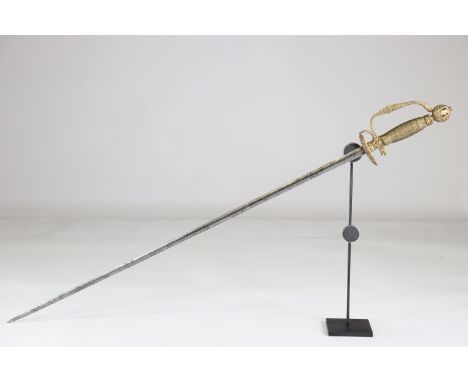 rapier sword triangular blade, French 18th centurySizes: L. totale= 920mm L Lame= 740mm l lame= 15mmWeight (K): 0,45kgConditi