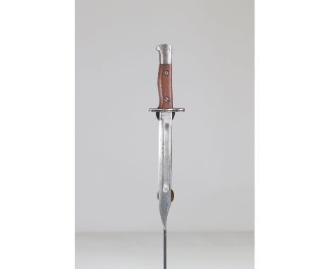 English bayonet year 50Sizes: L. totale= 340mm L Lame= 220mm l lame= 21mmWeight (K): 0,37kgCondition: At first glance: patina