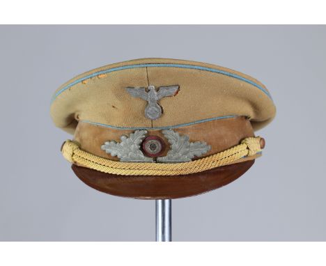 German WWII senior officer capSizes: L. totale= 280mm H = 160mmWeight (K): 0,25kgCondition: At first glance: patina, normal w