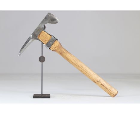 German ax 14-18Sizes: L. totale= 495mm L Lame= 260mm l lame= 70mmWeight (K): 1kgCondition: At first glance: patina, normal we
