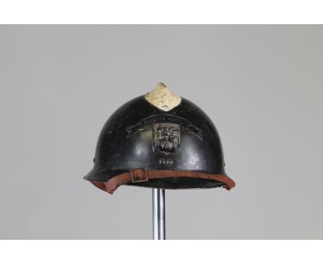 French WWII passive defense helmetSizes: L. totale= 290mm H = 150mmWeight (K): 0,85kgCondition: At first glance: patina, norm