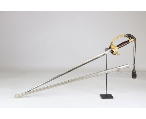 French sword 19th superior saberSizes: L. totale= 930mm L Lame= 760mm l lame= 23mmWeight (K): 1,1kgCondition: At first glance