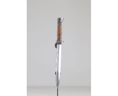 German bayonet 1st warSizes: L. totale= 385mm L Lame= 250mm l lame= 25mmWeight (K): 0,35kgCondition: At first glance: patina,