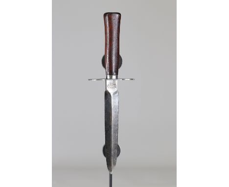French dagger 14-18Sizes: L. totale= 275mm L Lame= 160mm l lame= 25mmWeight (K): 0,16kgCondition: At first glance: patina, no