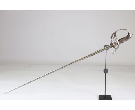 French officer sword, triangular blade, unmarked 1920sSizes: L. totale= 940mm L Lame= 800mm l lame= 28mmWeight (K): 0,58kgCon