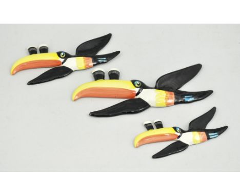 Set of three Guiness Carltonware style pottery wall plaques, Guiness Toucans, length 26cm and smaller, (3).