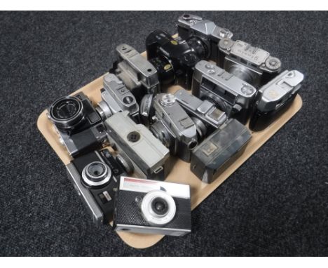 A tray of fourteen assorted vintage cameras including Kowaridix, Ilford etc 